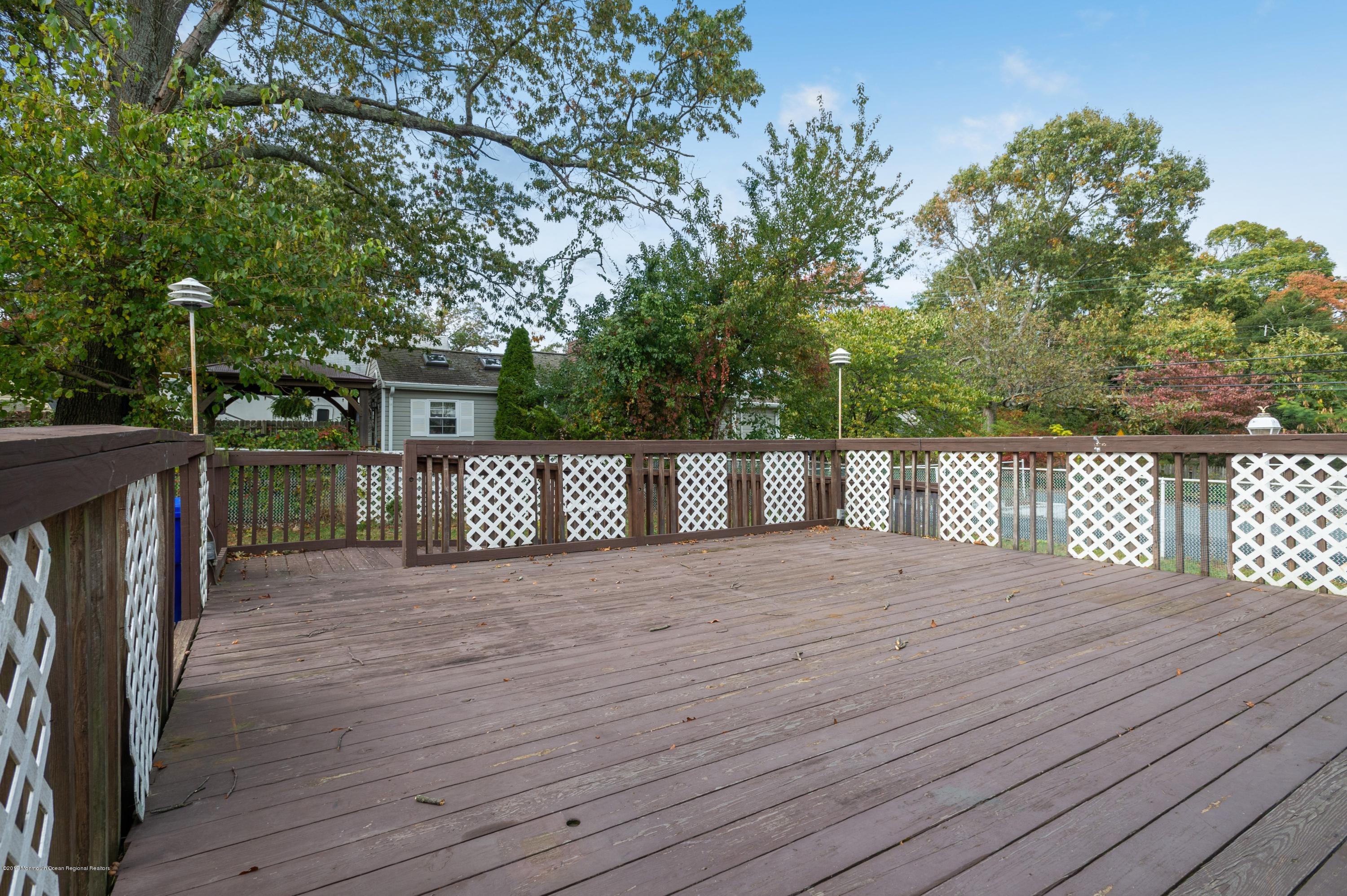 526 Silverton Road Brick, NJ 08723 - Photo 11 of 17 15_526SilvertonRd_66_Deck_HiRes