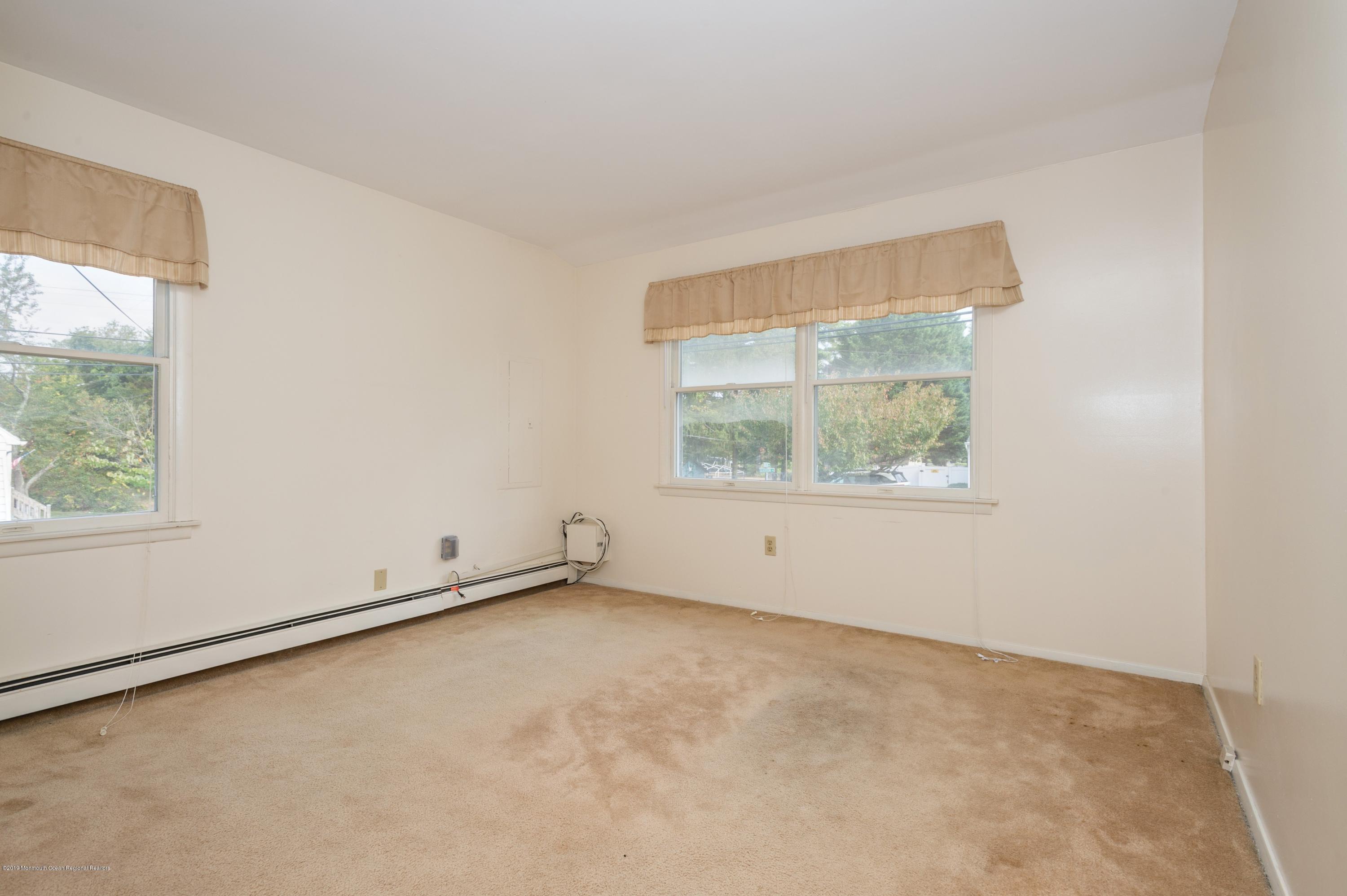526 Silverton Road Brick, NJ 08723 - Photo 15 of 17 10_526SilvertonRd_14_MasterBedroom_HiRes