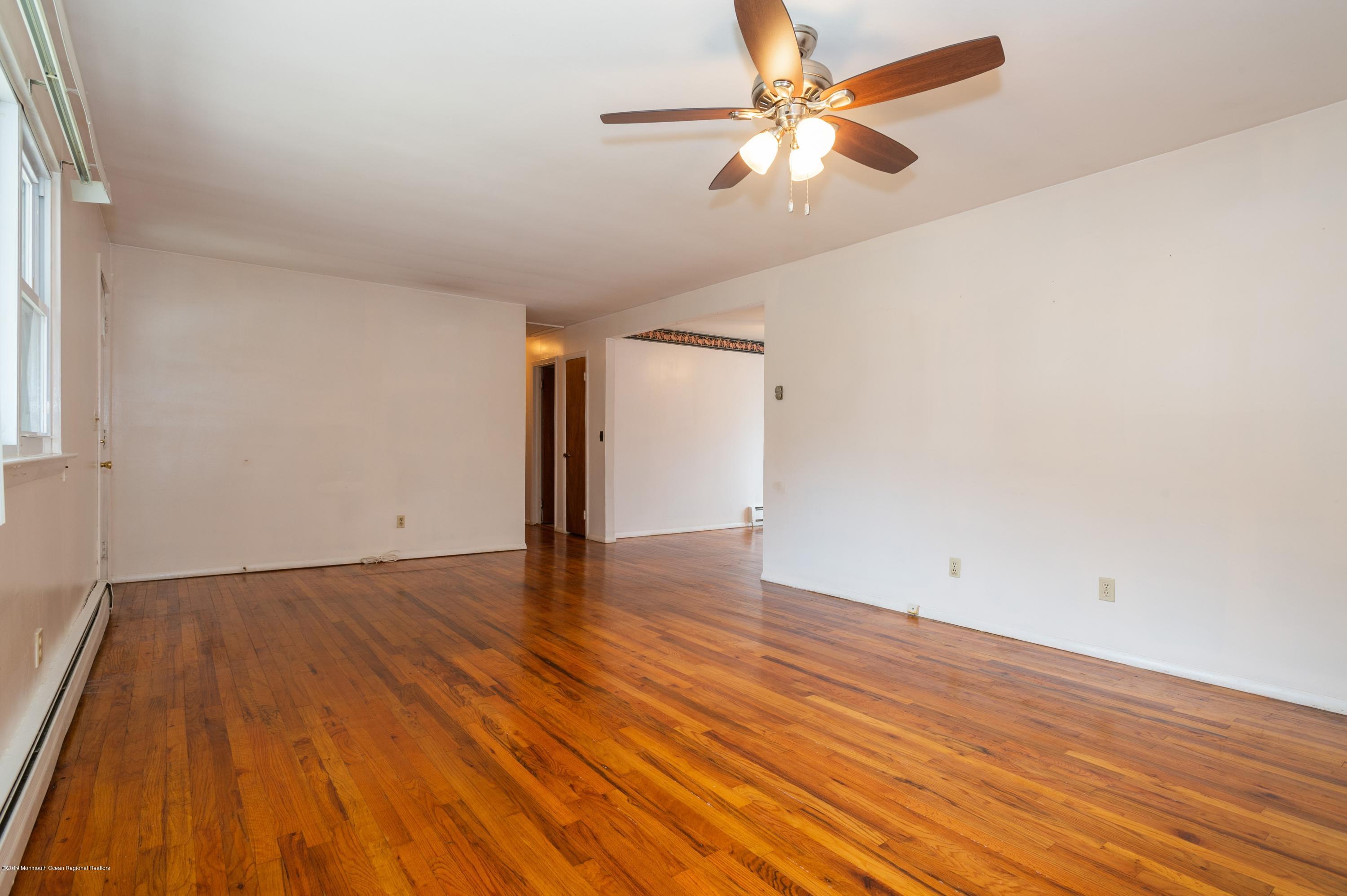 526 Silverton Road Brick, NJ 08723 - Photo 3 of 17 03_526SilvertonRd_10001_LivingRoom_HiRes