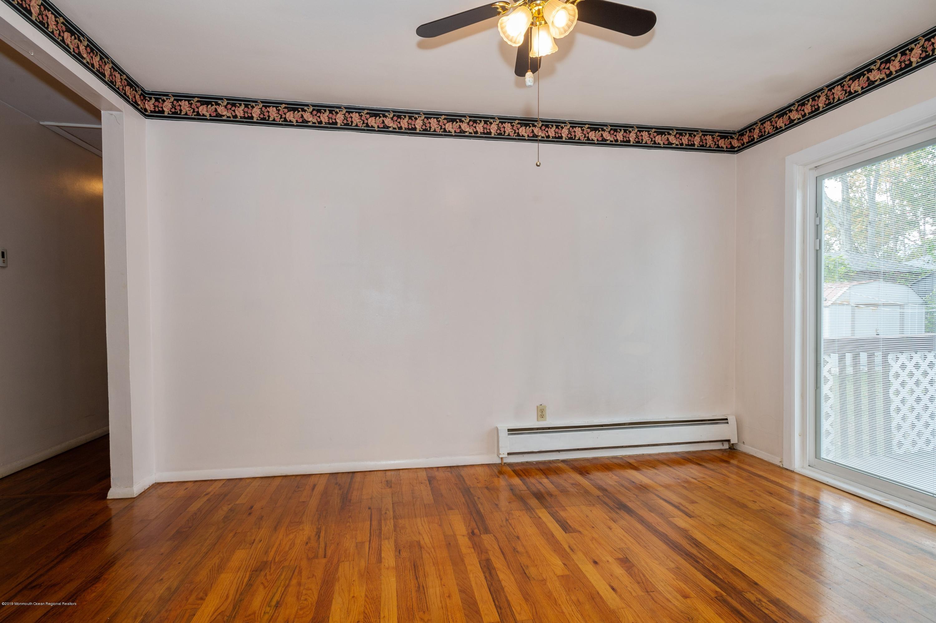 526 Silverton Road Brick, NJ 08723 - Photo 6 of 17 06_526SilvertonRd_369_DiningArea_HiRes
