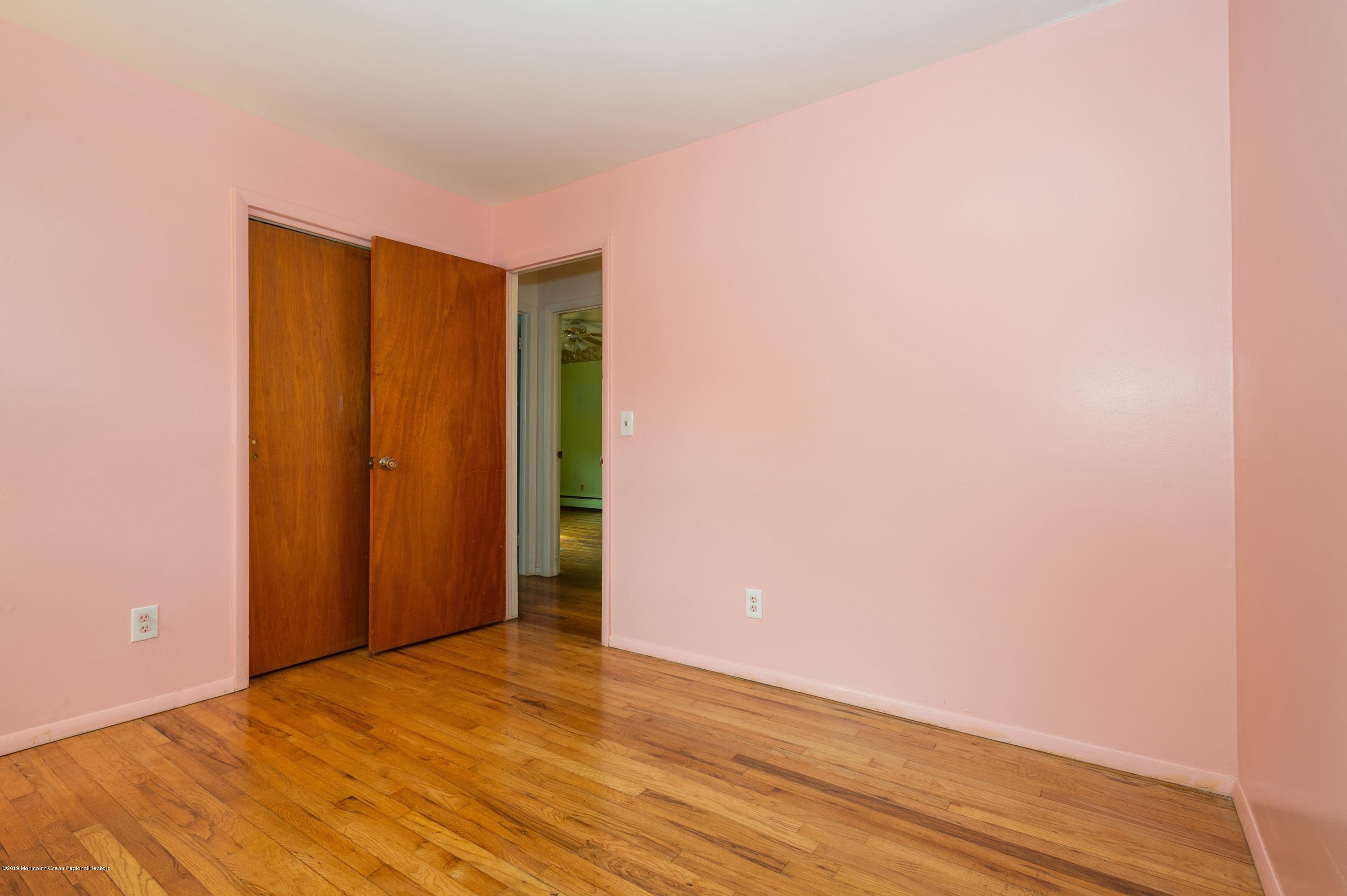 526 Silverton Road Brick, NJ 08723 - Photo 8 of 17 12_526SilvertonRd_153001_2ndBedroom_HiRe