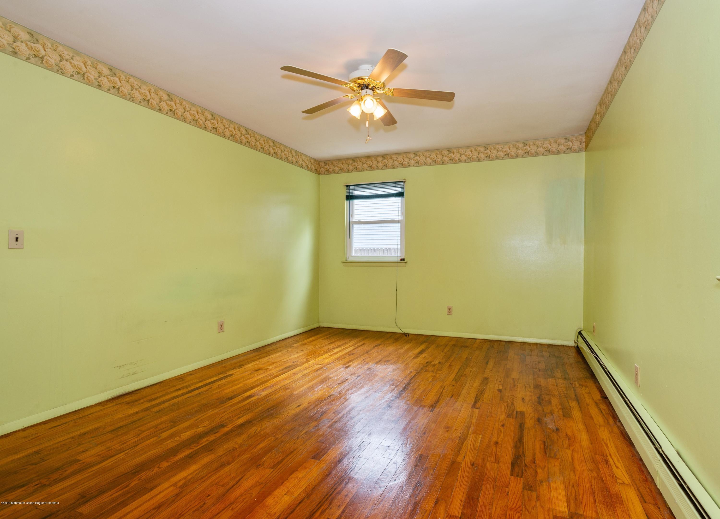 526 Silverton Road Brick, NJ 08723 - Photo 9 of 17 13_526SilvertonRd_161001_4thBedroom_HiRe