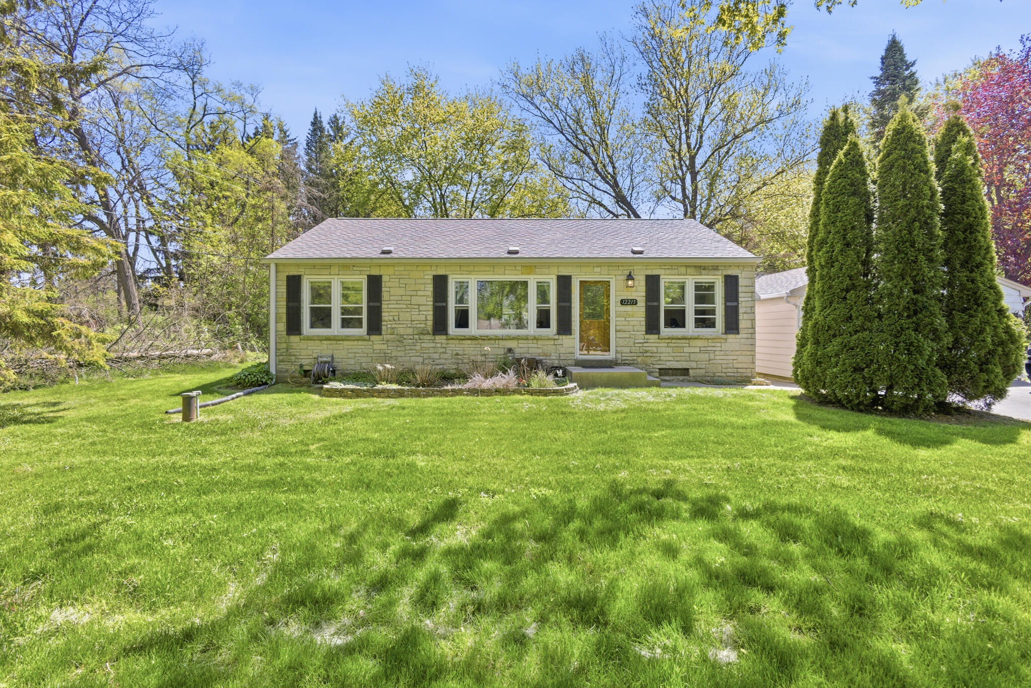 12215 W Mcshane