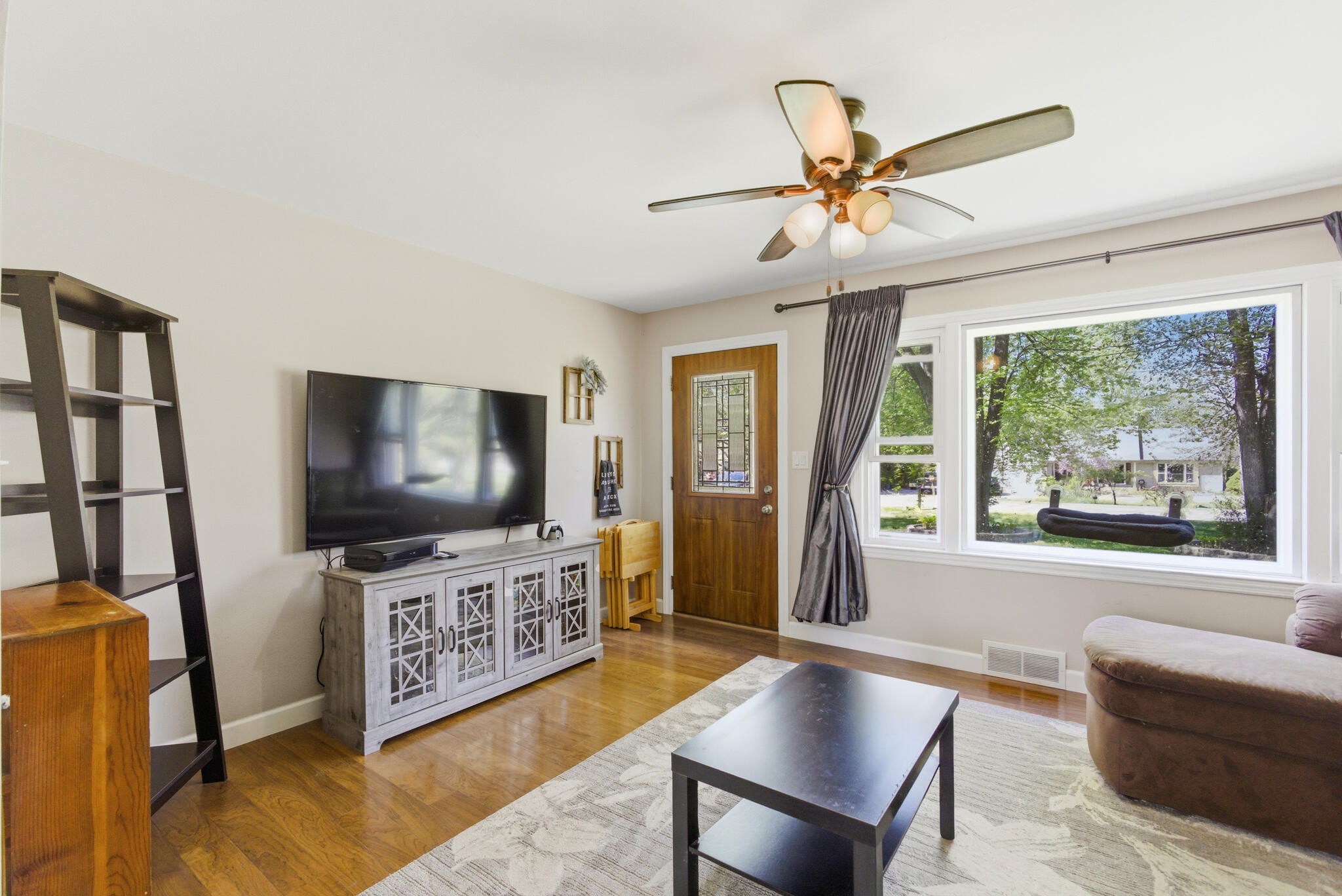 12215 West Mc Shane Road Franklin, WI 53132 - Photo 2 of 25 LR