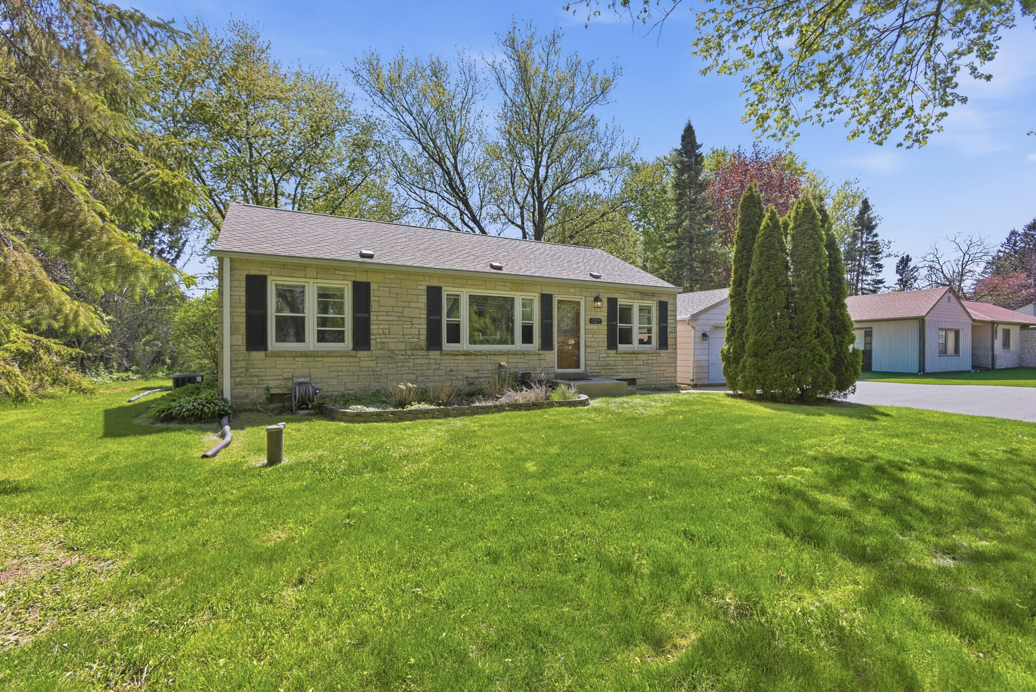 12215 West Mc Shane Road Franklin, WI 53132 - Photo 22 of 25 front exterior