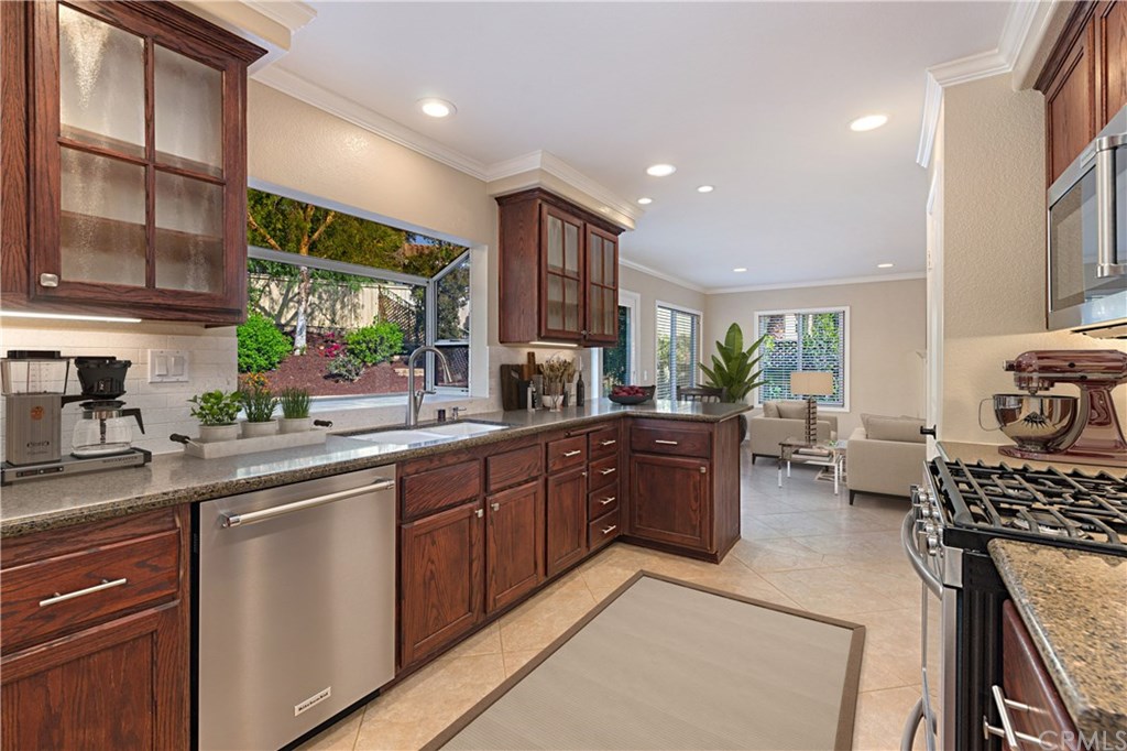 10 Mayflower Aliso Viejo, CA 92656 - Photo 7 of 24