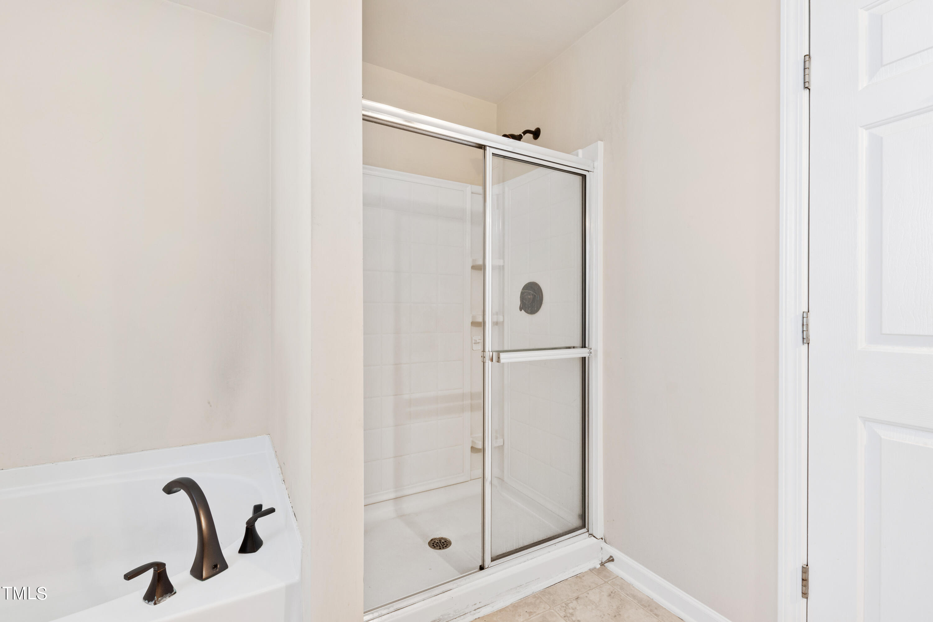 3018 Kilarney Ridge Loop Cary, NC 27511 - Photo 22 of 33 Kilarney Primary bath tub-shower