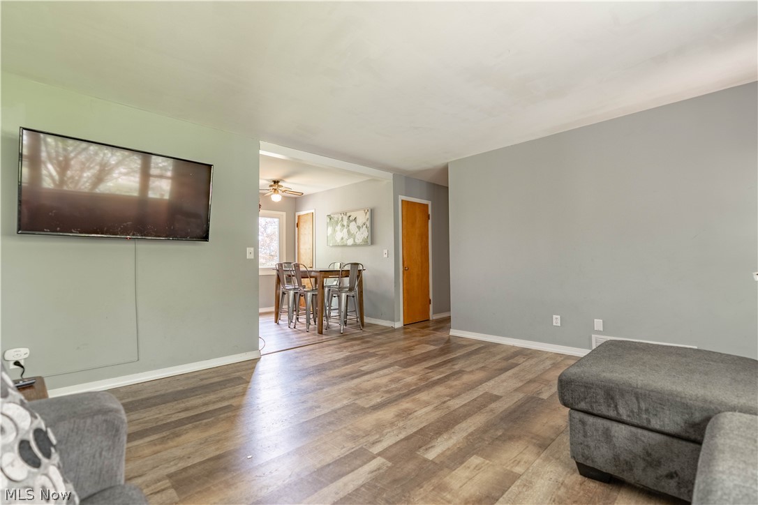 1073 Fixler Road Wadsworth, OH 44281 - Photo 3 of 28