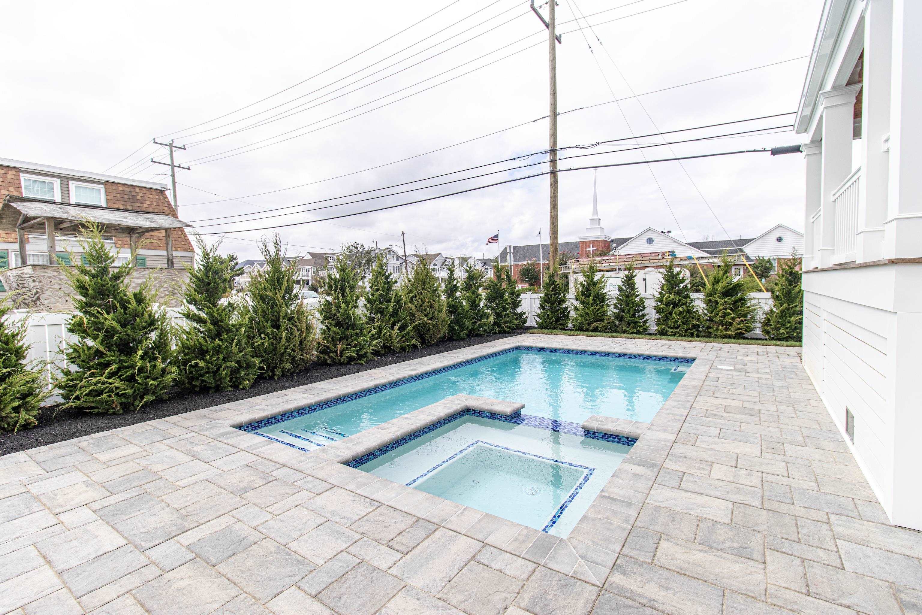 188 33rd Avalon, NJ 08202 - Photo 12 of 36 a view of balcony with couch