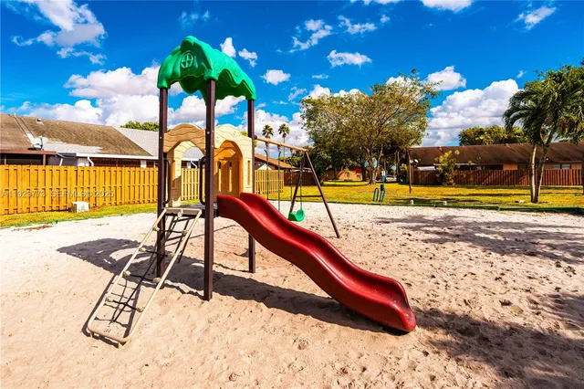 a view of swimming pool with lounge chair and dinning tables