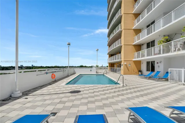 $345,000 | 900 Southwest 8th Street, Unit 1110, Miami, FL 33130