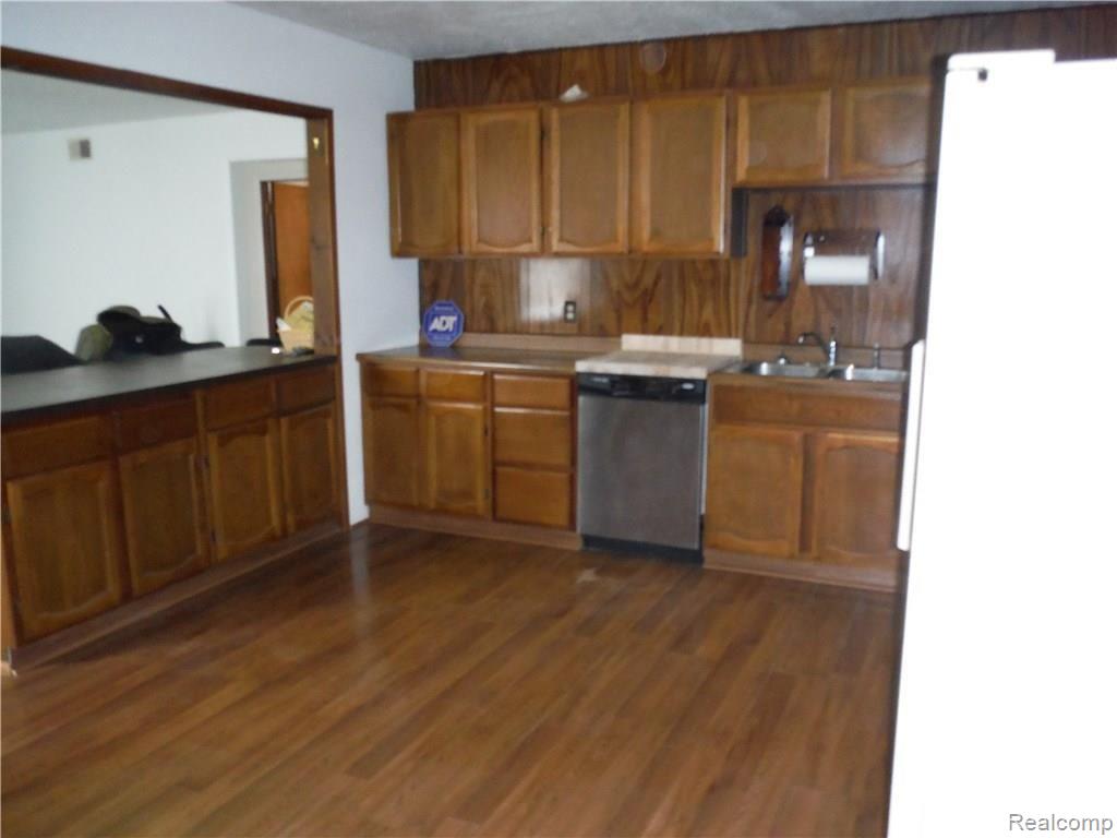 39059 Superior Street Romulus, MI 48174 - Photo 6 of 38 DSCF8342 (1).JPG