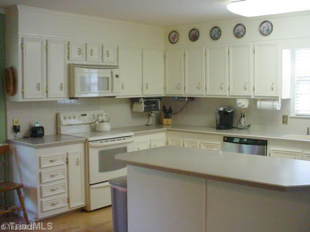 3511 Stancliff Road Clemmons, NC 27012 - Photo 5 of 16 Kitchen.