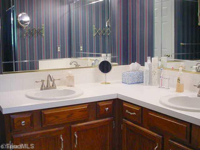 3511 Stancliff Road Clemmons, NC 27012 - Photo 9 of 16 Master Bath/Spa.