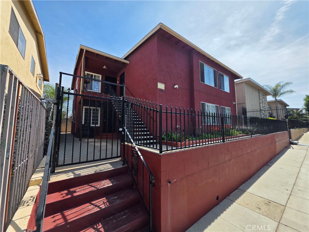 1564 Locust Avenue Long Beach, CA 90813 - Photo 2 of 10