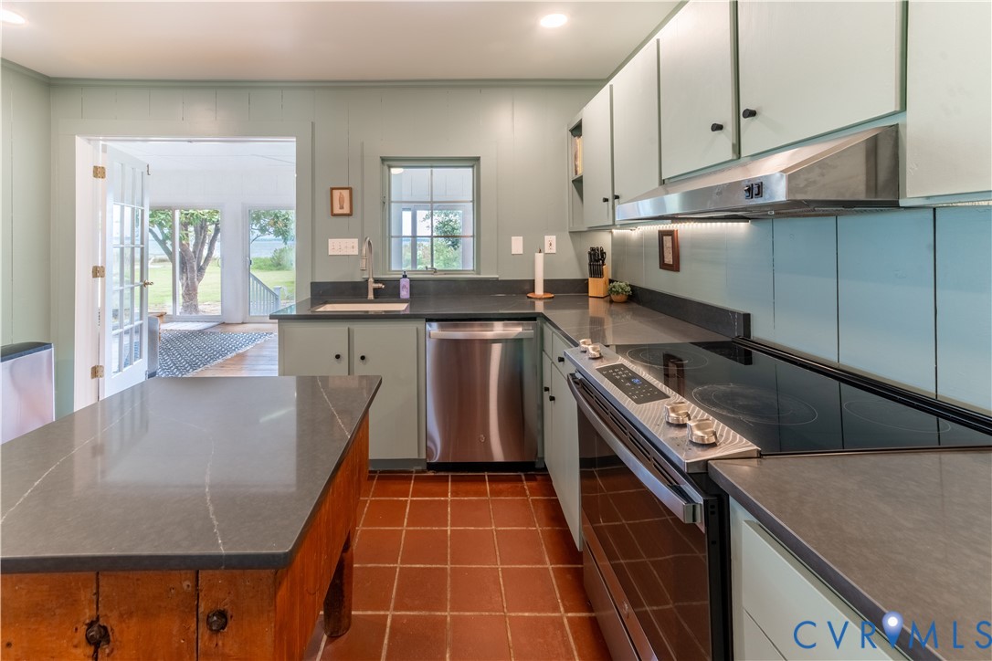 62 Riverside Drive Lancaster, VA 22503 - Photo 10 of 61