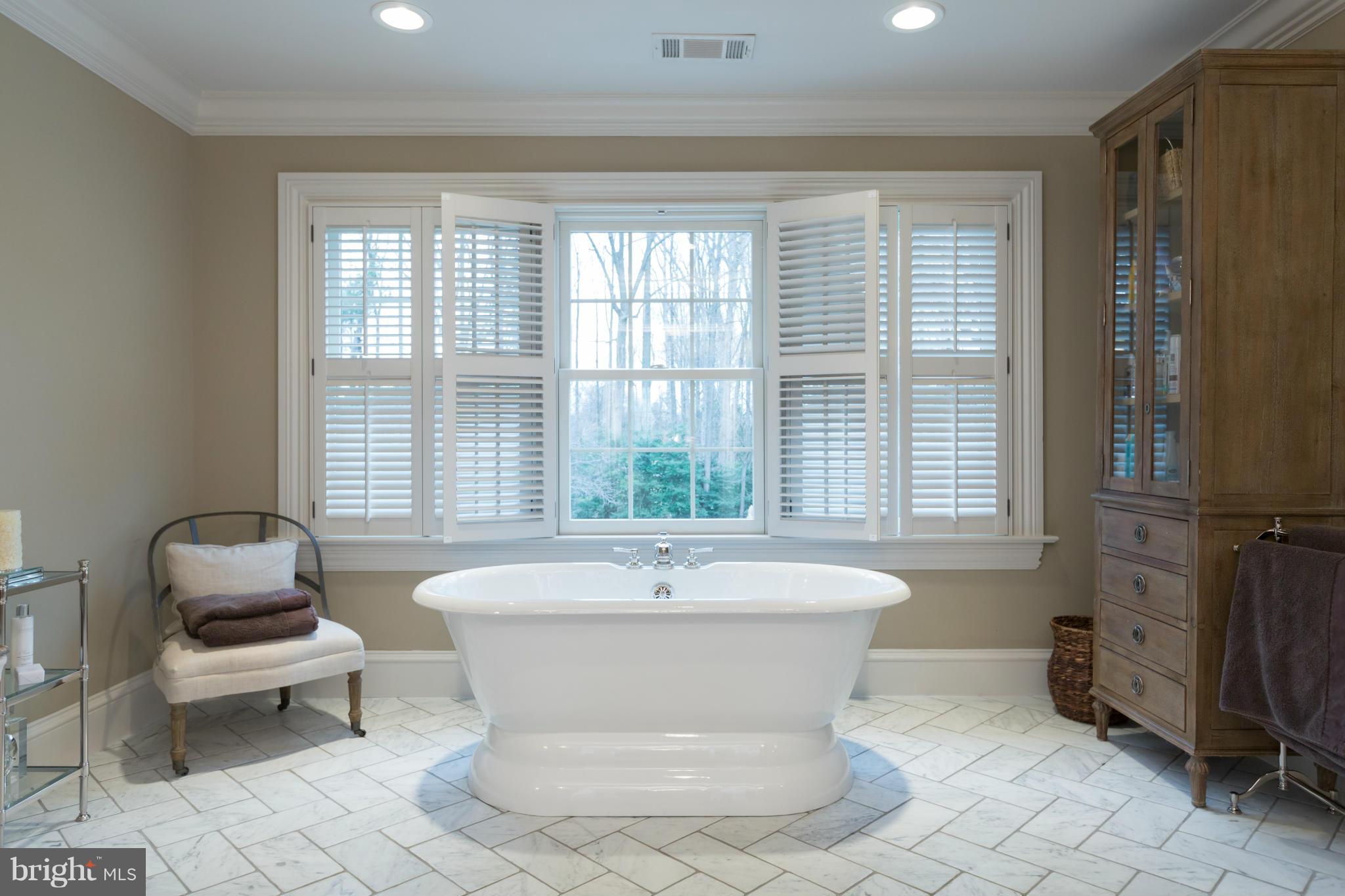 9727 Avenel Farm Drive Potomac, MD 20854 - Photo 17 of 30 Bath (Master) w/ Designer Tub