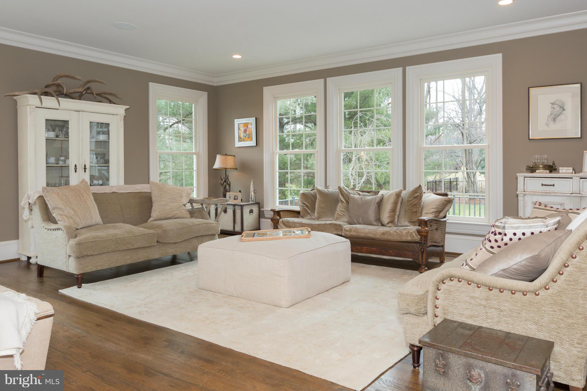 9727 Avenel Farm Drive Potomac, MD 20854 - Photo 5 of 30 Living Room