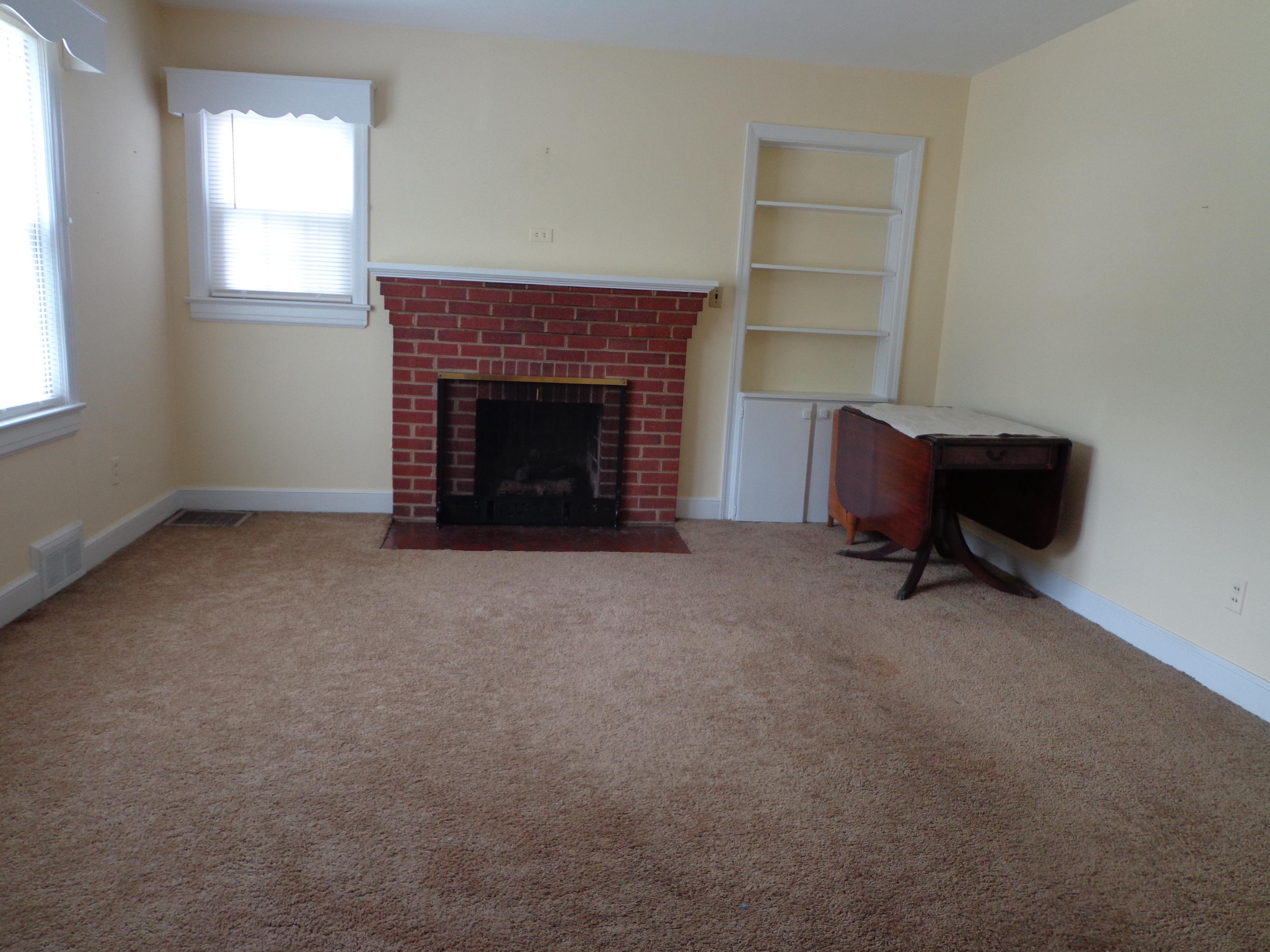 2330 Carlton Road Southwest Roanoke, VA 24015 - Photo 3 of 54 DSC04231