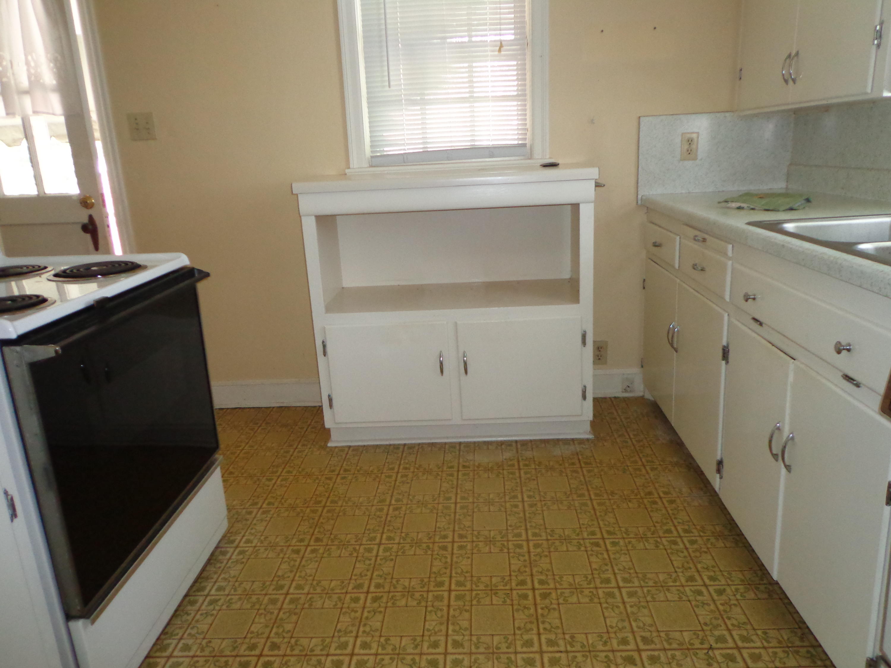 2330 Carlton Road Southwest Roanoke, VA 24015 - Photo 21 of 54 DSC04253