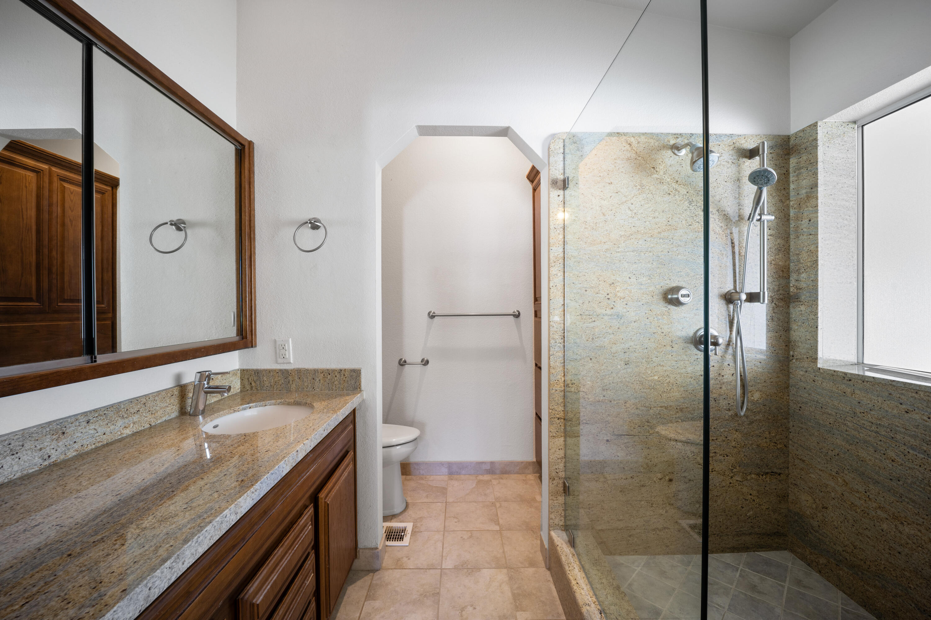 19331 Flintstone Road Redding, CA 96003 - Photo 15 of 18 Interior11