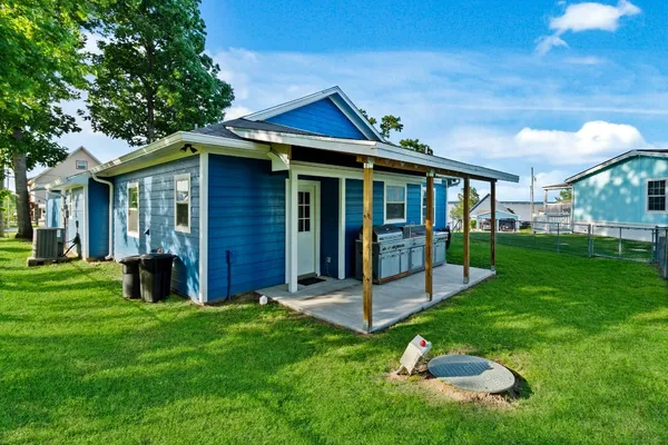 $1,800 | 400 Woodland Shores Drive, Point Blank, TX 77364