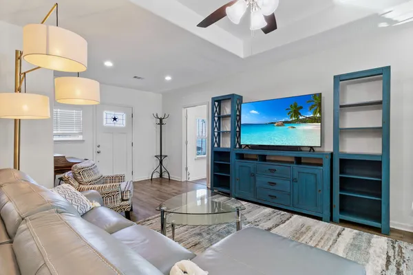 a view of a livingroom with furniture