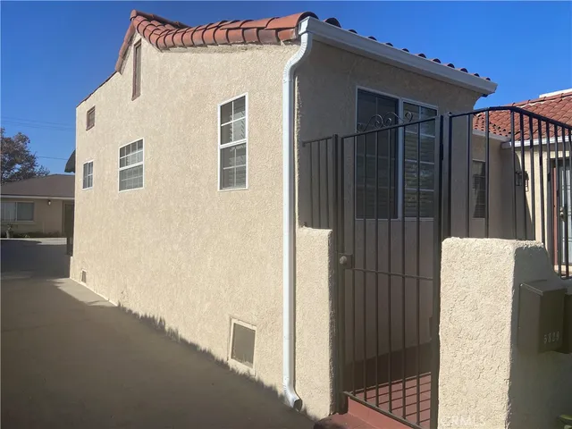 a view of empty room with a fireplace