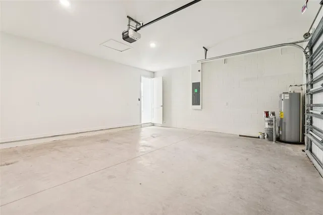 a view of a big room with closet and windows