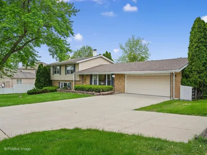 $435,000 | 720 East 22nd Street, Lombard, IL 60148
