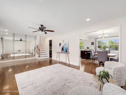 $435,000 | 720 East 22nd Street, Lombard, IL 60148