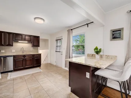 $435,000 | 720 East 22nd Street, Lombard, IL 60148