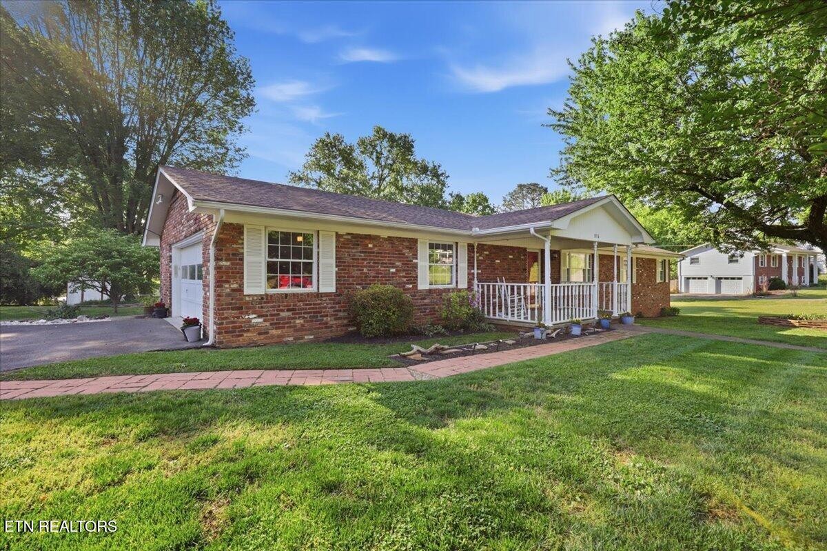 816 Kevin Road Knoxville, TN 37923 - Photo 3 of 26 Gallery Image 3