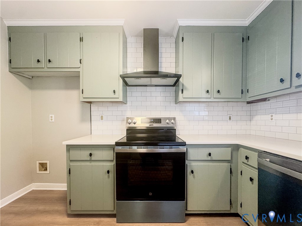 1706 Hungary Road Henrico, VA 23228 - Photo 5 of 28 a stove top oven sitting inside of a kitchen