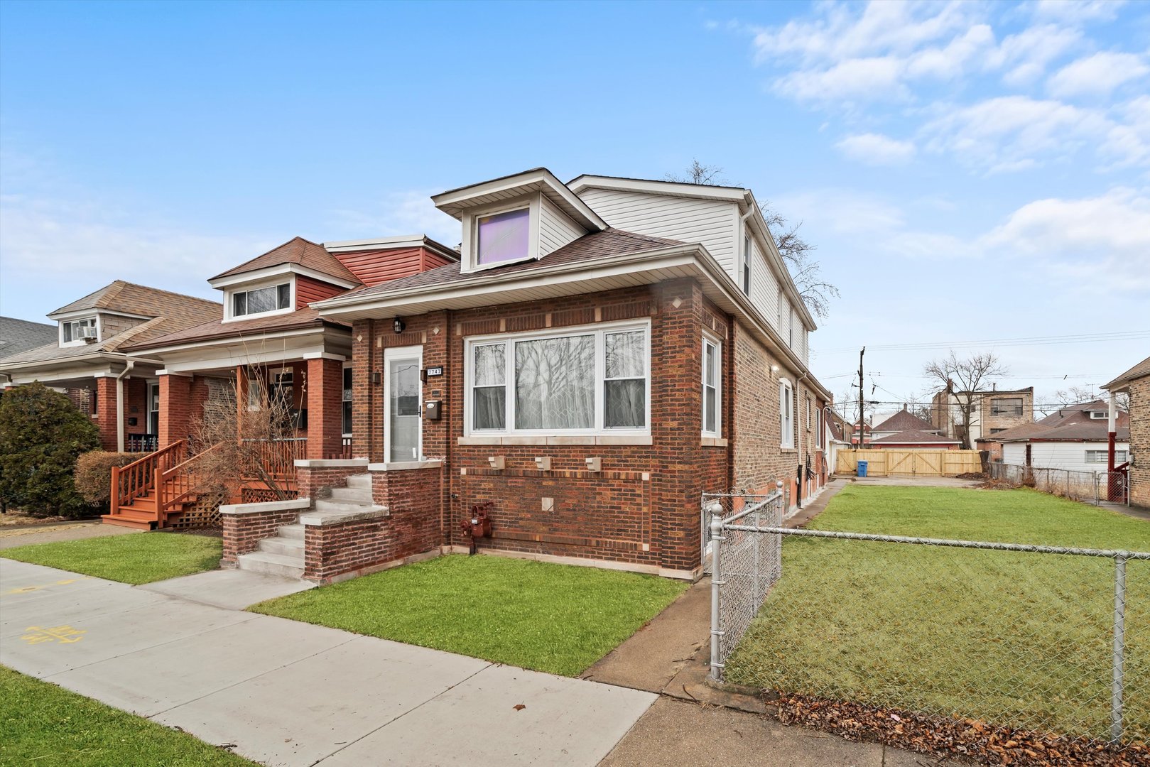 7747 South Rhodes Avenue Chicago, IL 60619 - Photo 4 of 43 Gallery Image 4