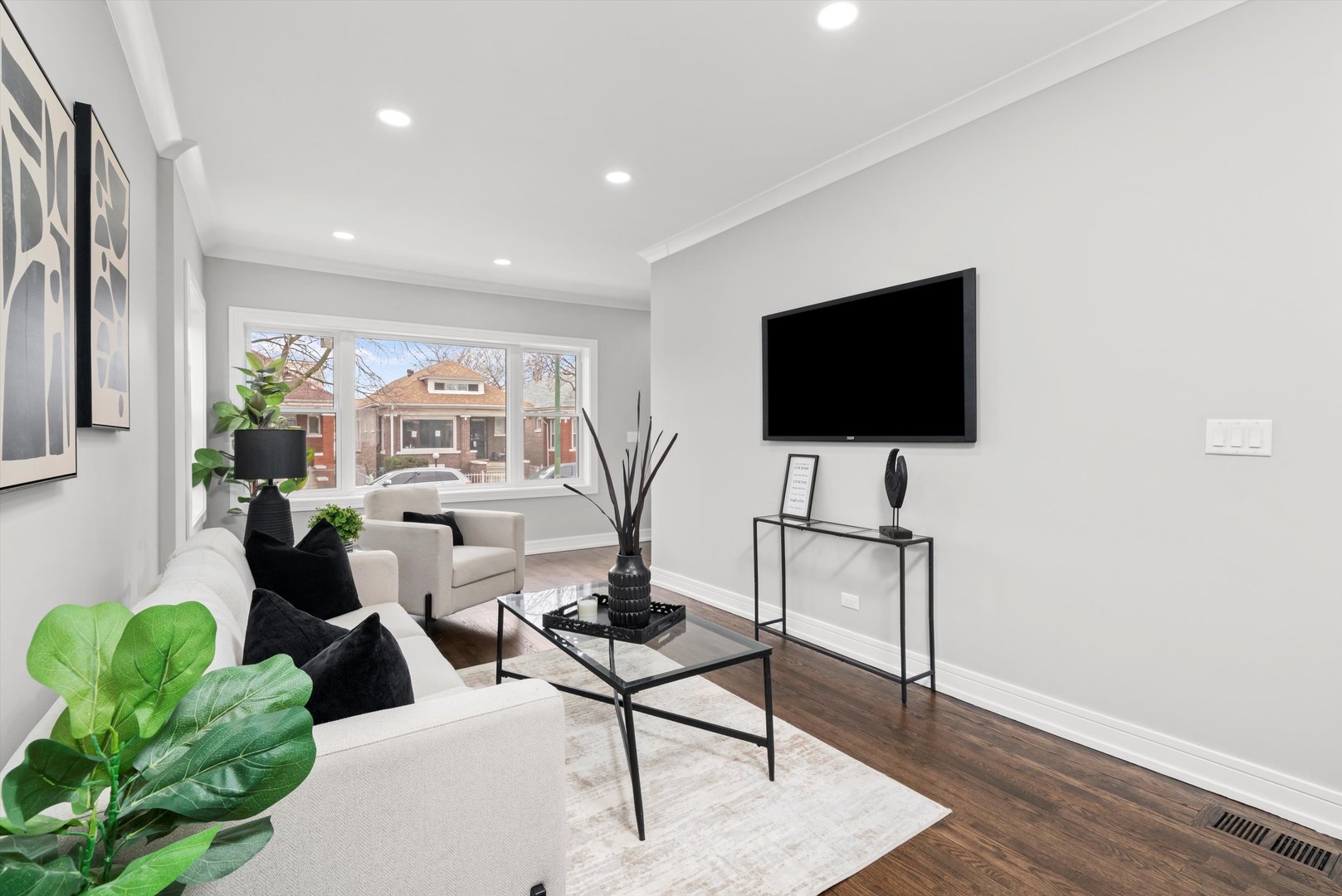 7747 South Rhodes Avenue Chicago, IL 60619 - Photo 9 of 43 Gallery Image 9