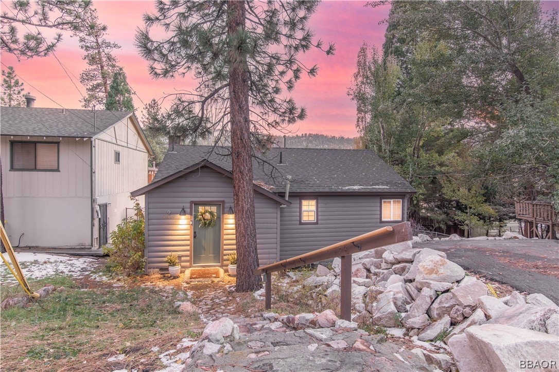 42897 Encino Road Big Bear Lake, CA 92315 - Photo 3 of 45 a front view of a house with a yard