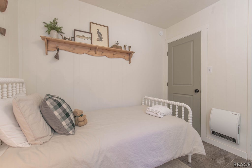 42897 Encino Road Big Bear Lake, CA 92315 - Photo 38 of 45 a bedroom with a bed and a large mirror