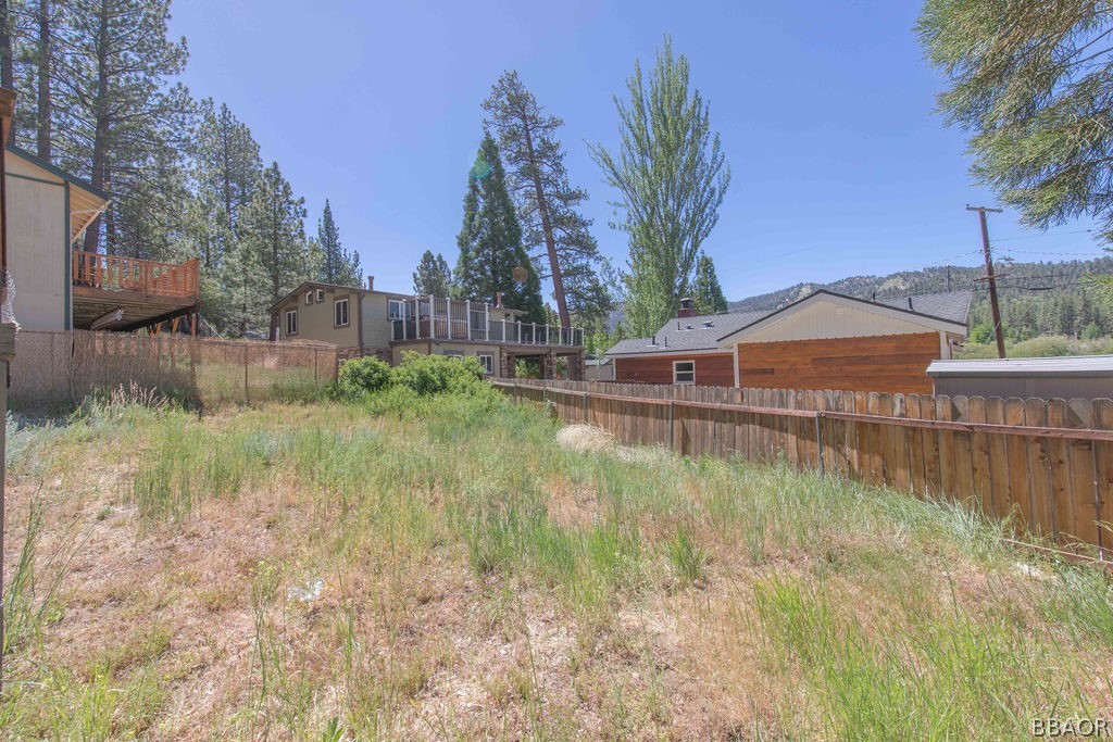 42897 Encino Road Big Bear Lake, CA 92315 - Photo 45 of 45 a view of a backyard of a house