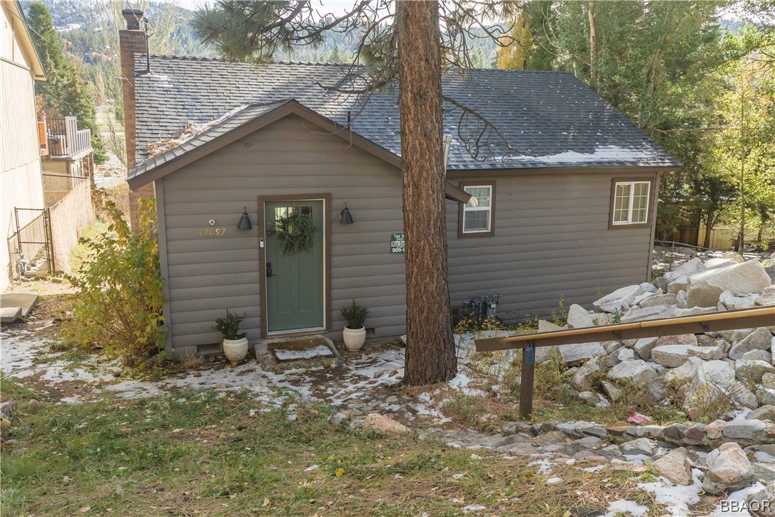 42897 Encino Road Big Bear Lake, CA 92315 - Photo 5 of 45 a front view of a house with garden