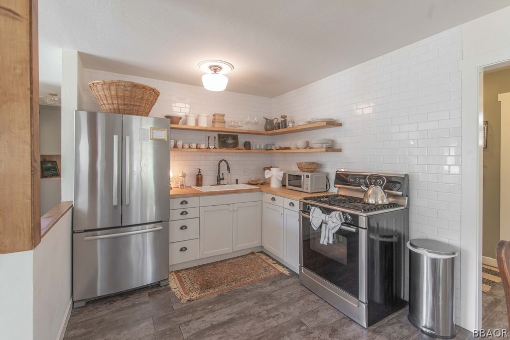 42897 Encino Road Big Bear Lake, CA 92315 - Photo 8 of 45 a kitchen with a stove top oven and refrigerator