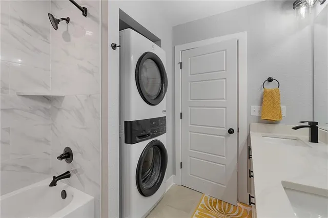 $425,000 | 8565 Wycoff Drive, De Soto, KS 66018