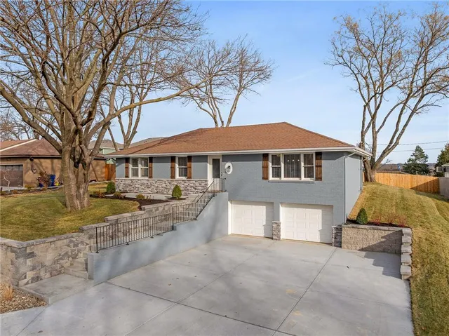 $425,000 | 8565 Wycoff Drive, De Soto, KS 66018