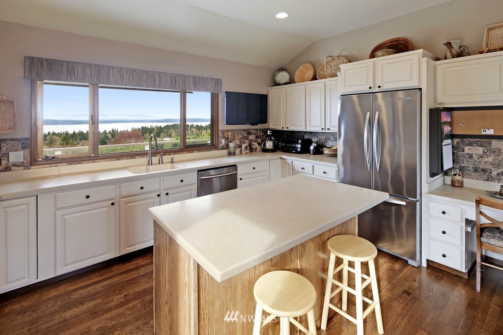 18373 Ridgefield Road Northwest Shoreline, WA 98177 - Photo 11 of 25 Gallery Image 11