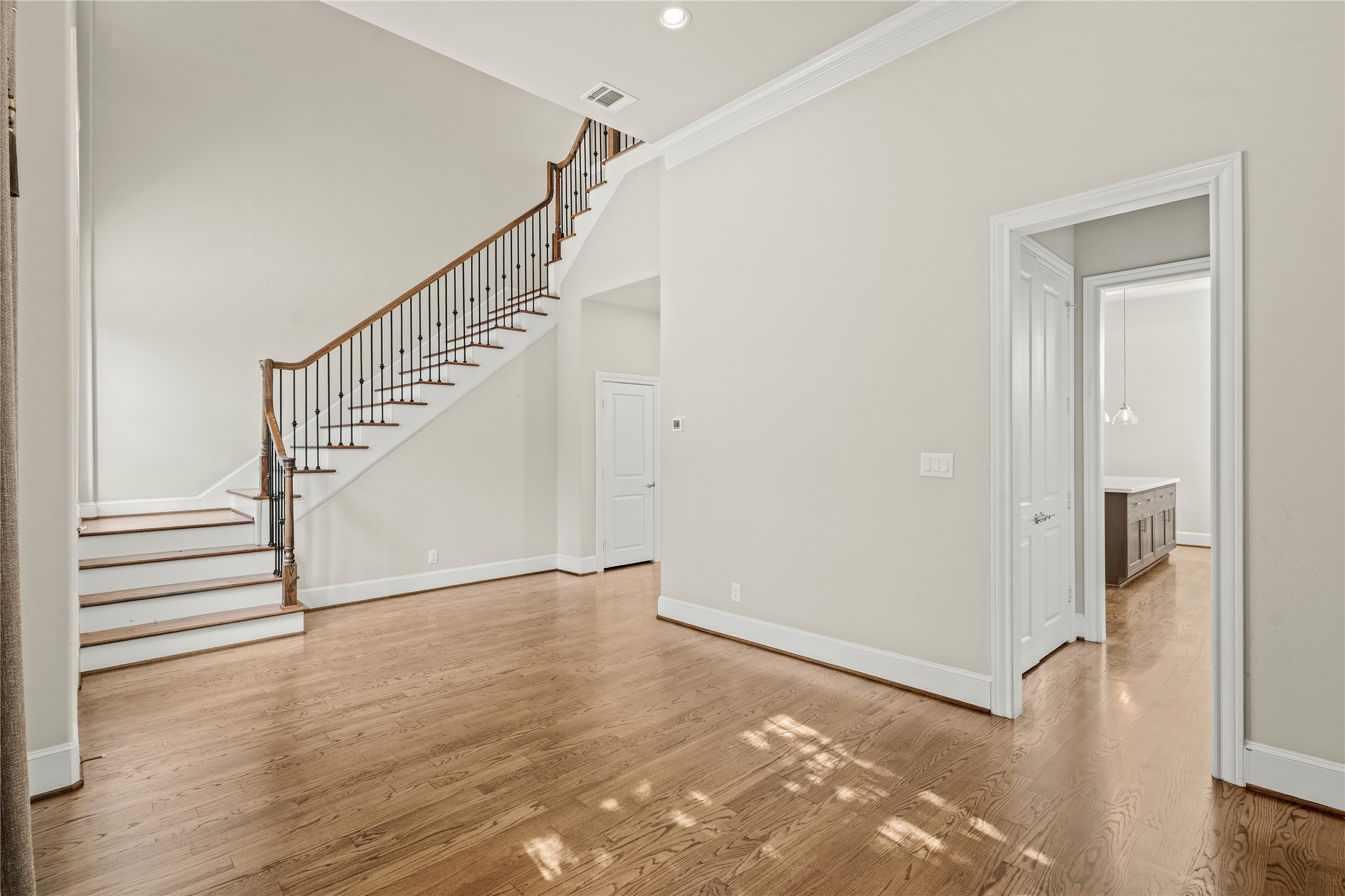 10902 Grove Tree Lane Houston, TX 77043 - Photo 9 of 36