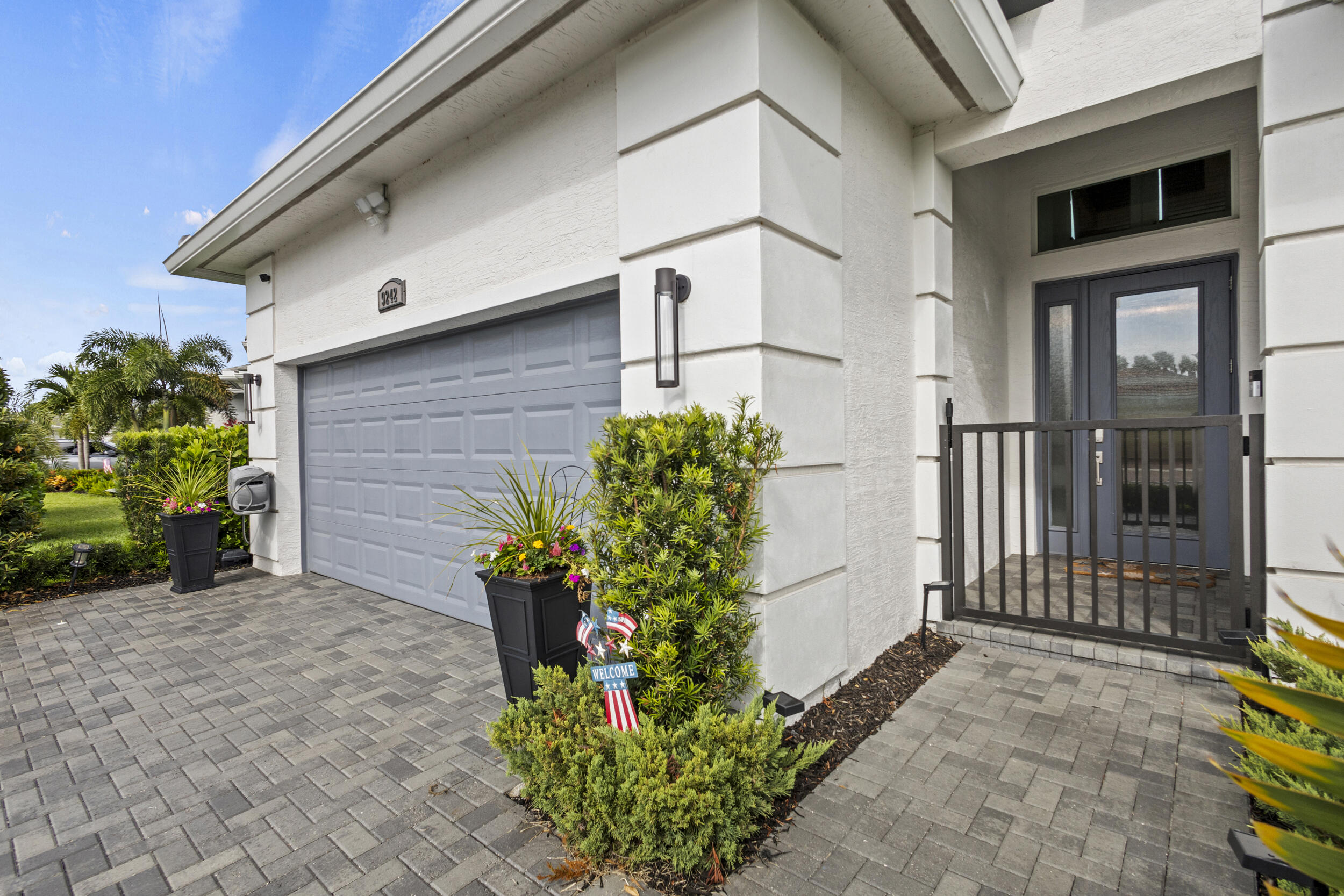 9242 Southwest Pepoli Way Port St. Lucie, FL 34987 - Photo 5 of 71 4_img_6685