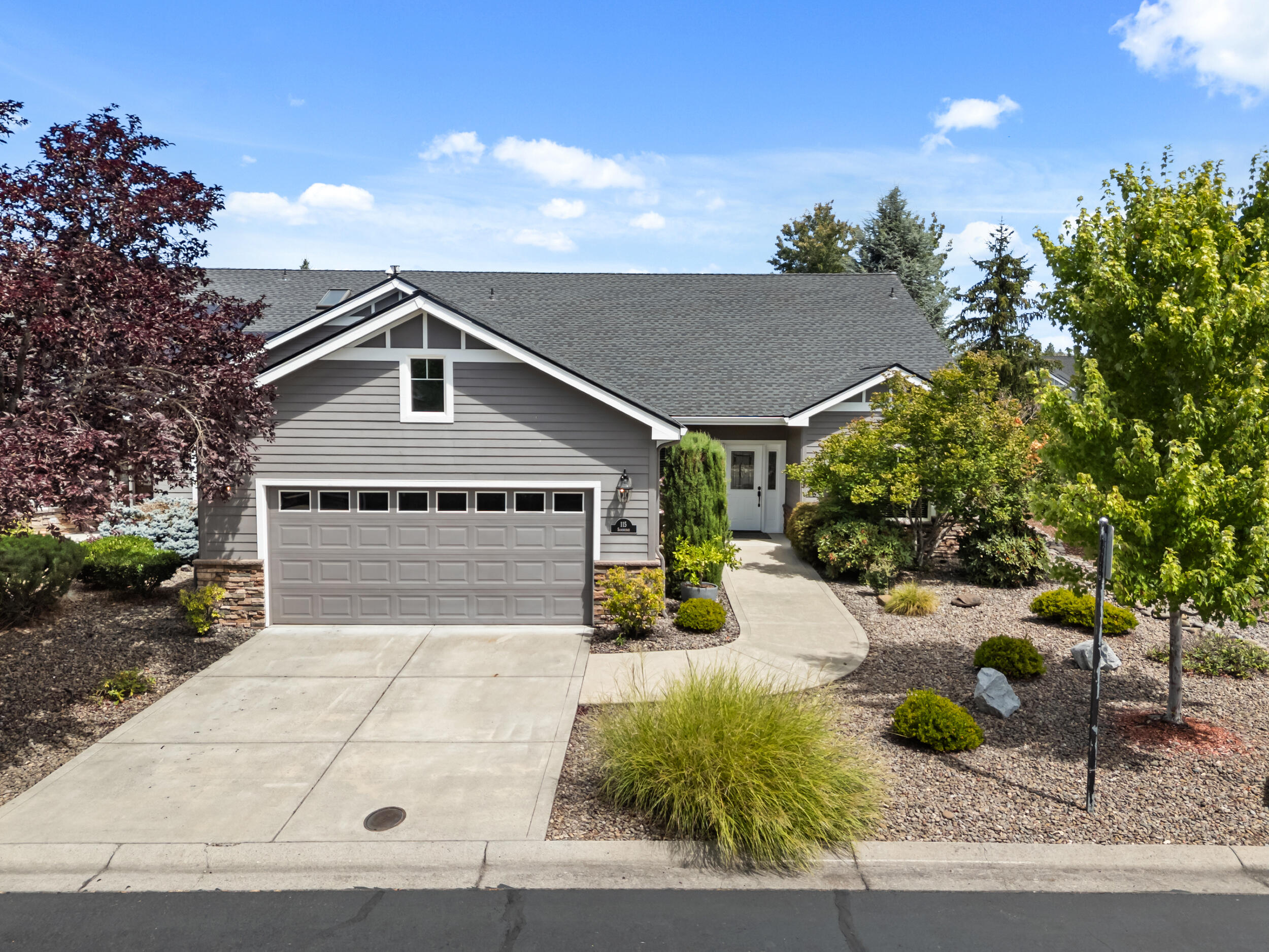 115 Sandridge Way Eagle Point, OR 97524 - Photo 2 of 36 _115 Sandridge Way_ Eagle Point-Dr-03