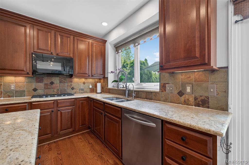 41621 Hempshire Street Novi, MI 48375 - Photo 18 of 76