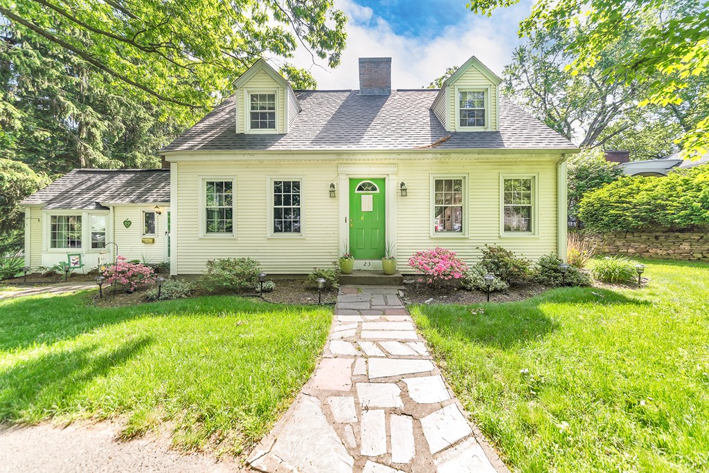 23 Wendover Road Springfield, MA 01118 - Photo 1 of 23