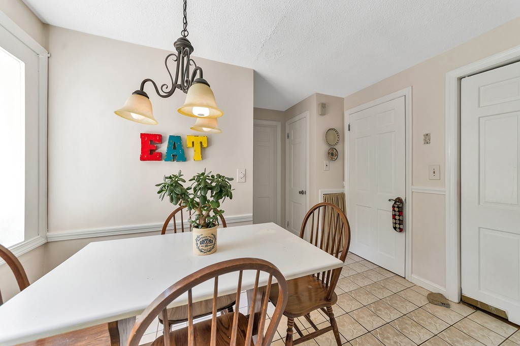 23 Wendover Road Springfield, MA 01118 - Photo 8 of 23